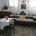 Christos 招待所 3*