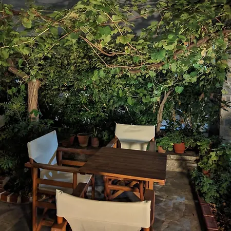 Christos بيت ضيافة 3*