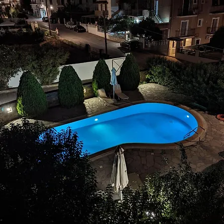 Christos بيت ضيافة 3*