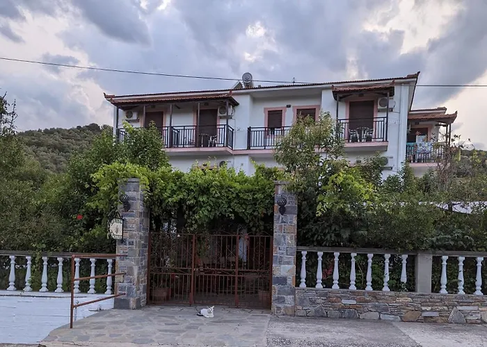 Christos בית הארחה סקופלוס טאון