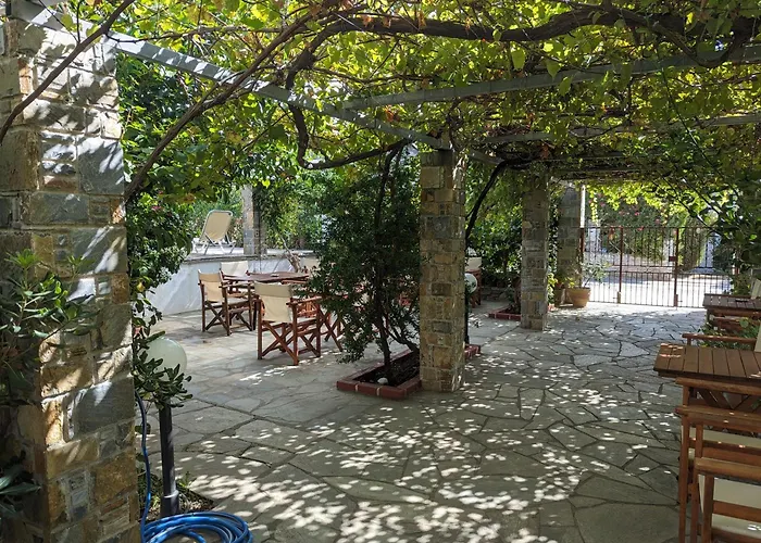 Christos בית הארחה 3*