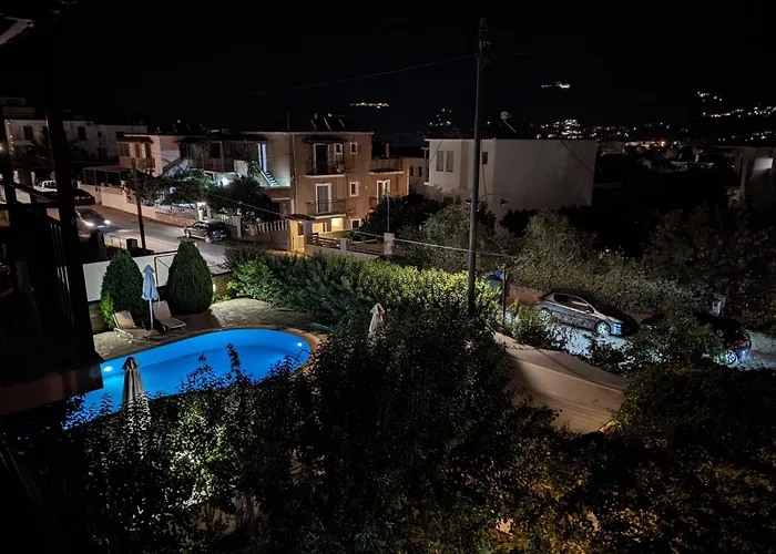 Christos בית הארחה סקופלוס טאון