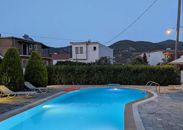 Christos בית הארחה סקופלוס טאון