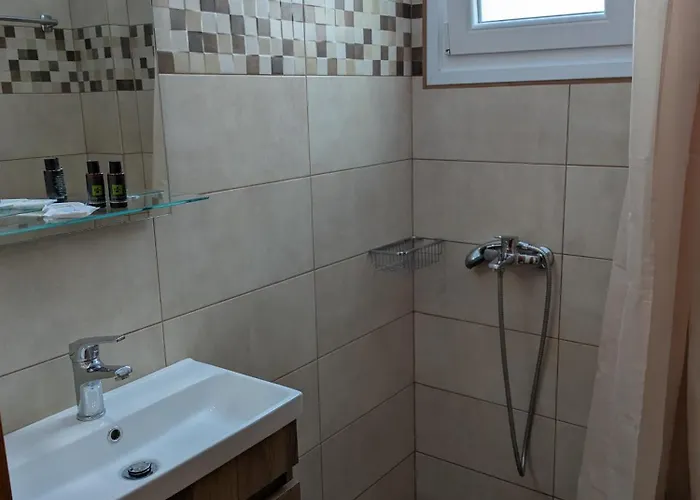 Christos בית הארחה 3*