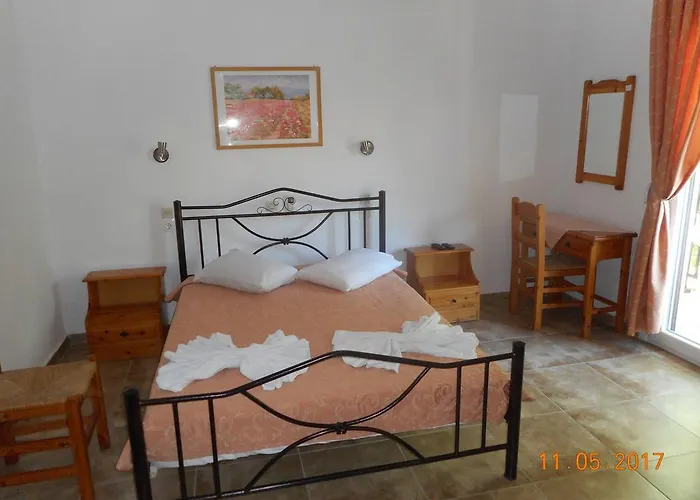 Christos בית הארחה