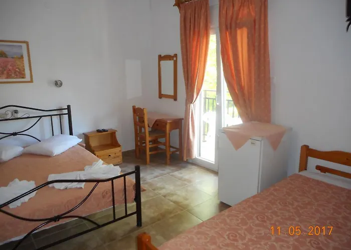 Christos בית הארחה סקופלוס טאון